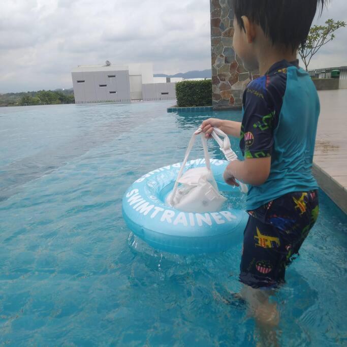 Hani Homestay Wifi Netflix Secure Parking Klia Usim Inti Aeon Mall Nilai Buitenkant foto