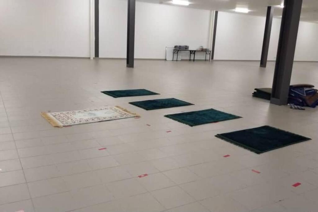 Hani Homestay Wifi Netflix Secure Parking Klia Usim Inti Aeon Mall Nilai Buitenkant foto
