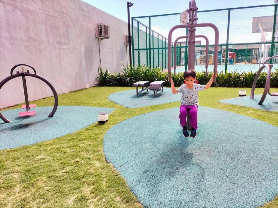 Hani Homestay Wifi Netflix Secure Parking Klia Usim Inti Aeon Mall Nilai Buitenkant foto