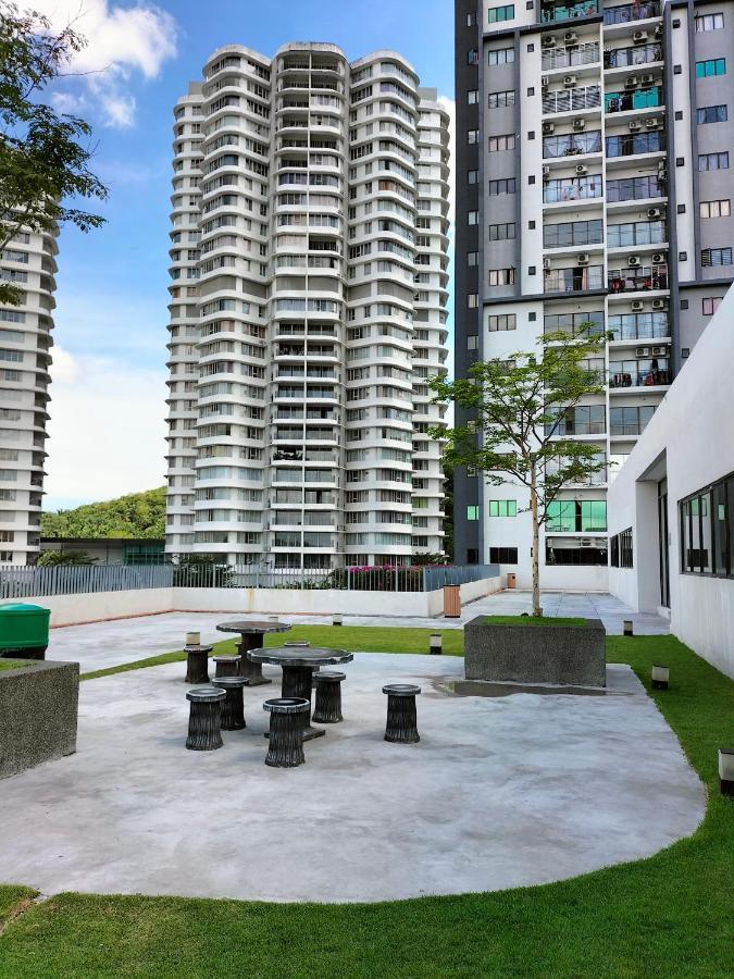 Hani Homestay Wifi Netflix Secure Parking Klia Usim Inti Aeon Mall Nilai Buitenkant foto